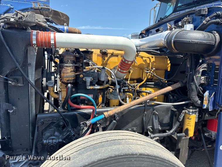 image for item EG6151 1999 Peterbilt 379 semi truck