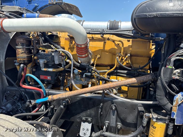 image for item EG6151 1999 Peterbilt 379 semi truck