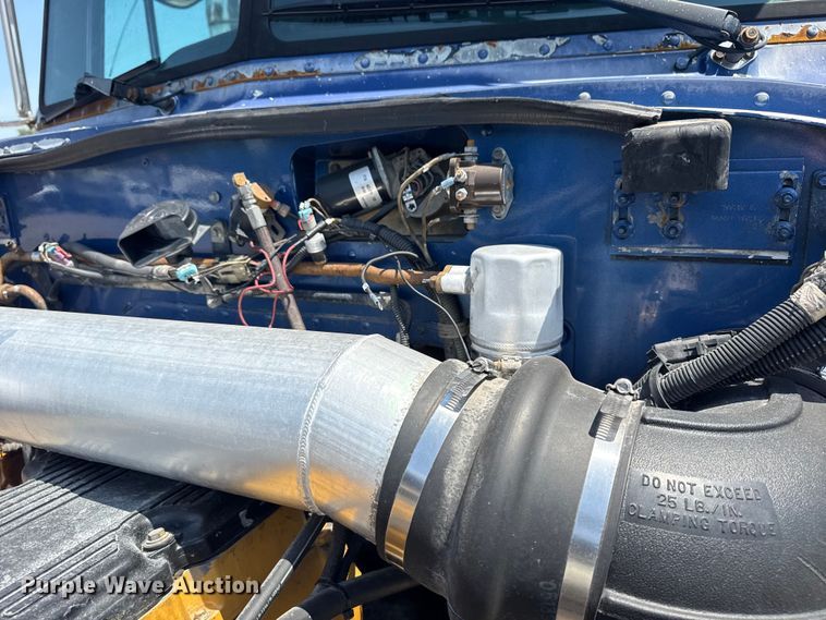 image for item EG6151 1999 Peterbilt 379 semi truck