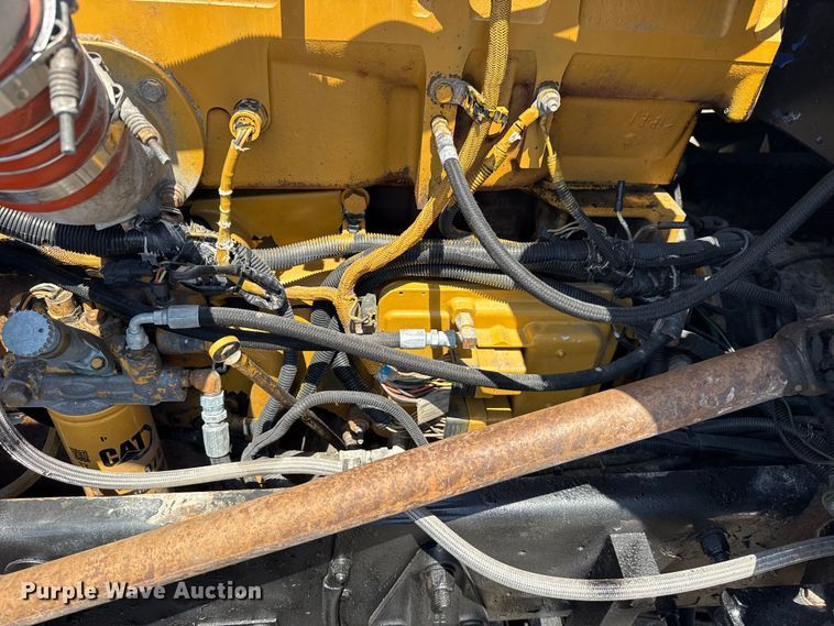 image for item EG6151 1999 Peterbilt 379 semi truck