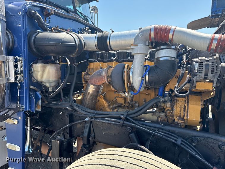 image for item EG6151 1999 Peterbilt 379 semi truck