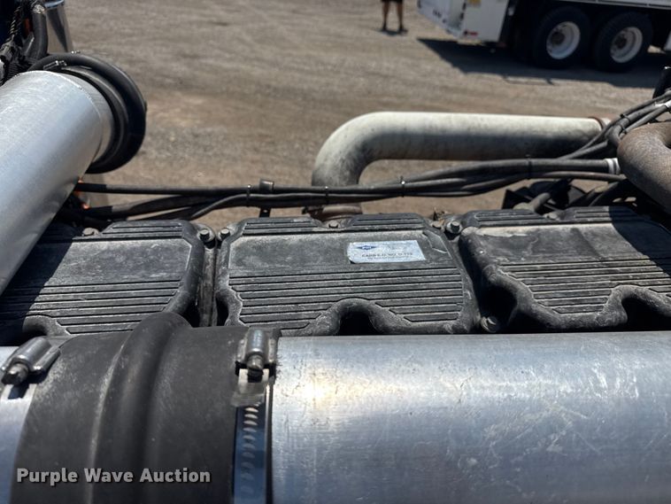 image for item EG6151 1999 Peterbilt 379 semi truck