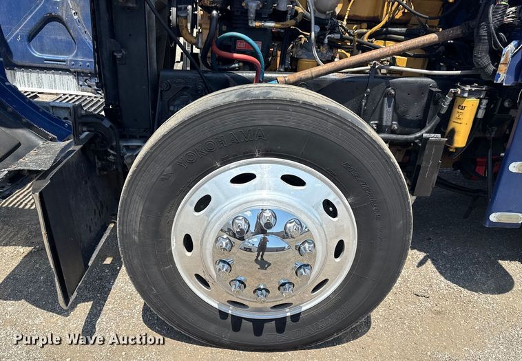 image for item EG6151 1999 Peterbilt 379 semi truck