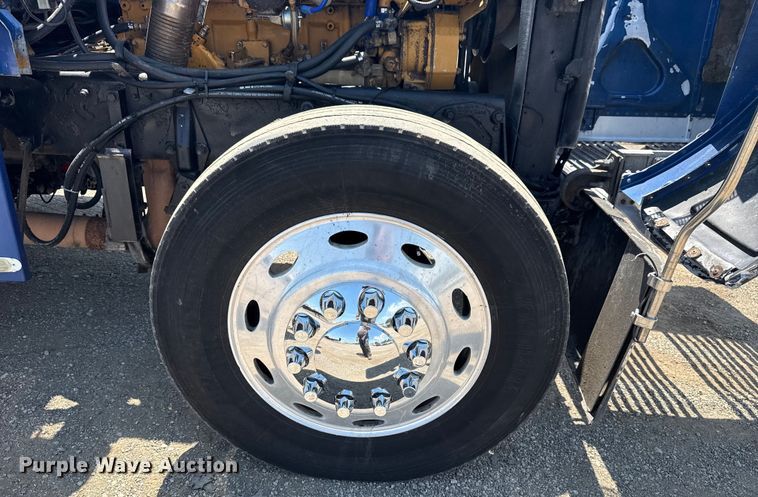 image for item EG6151 1999 Peterbilt 379 semi truck