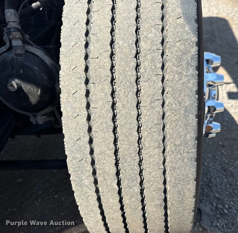 image for item EG6151 1999 Peterbilt 379 semi truck