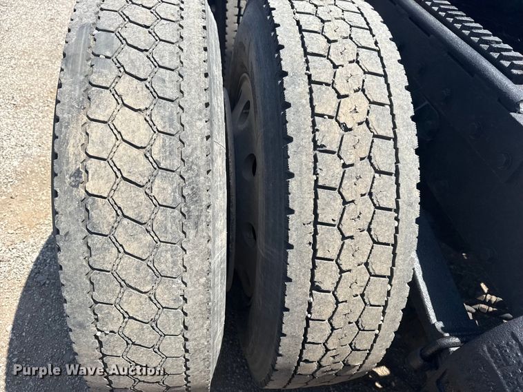 image for item EG6151 1999 Peterbilt 379 semi truck