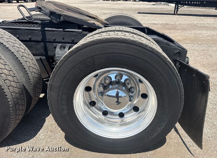 image for item EG6151 1999 Peterbilt 379 semi truck