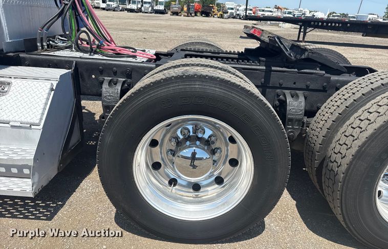 image for item EG6151 1999 Peterbilt 379 semi truck