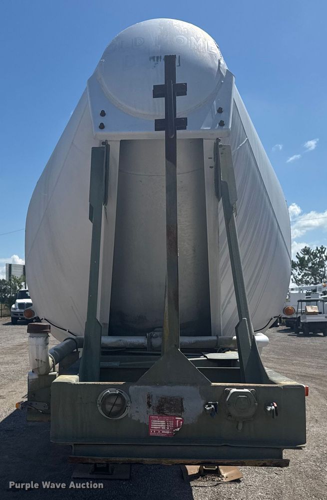 image for item EG6163 1985 Fruehauf pneumatic dry bulk trailer