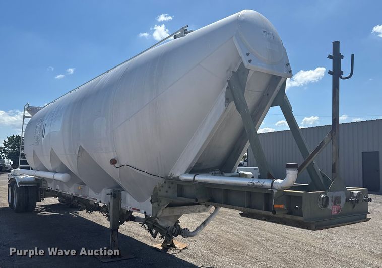 image for item EG6163 1985 Fruehauf pneumatic dry bulk trailer