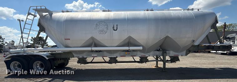 image for item EG6163 1985 Fruehauf pneumatic dry bulk trailer
