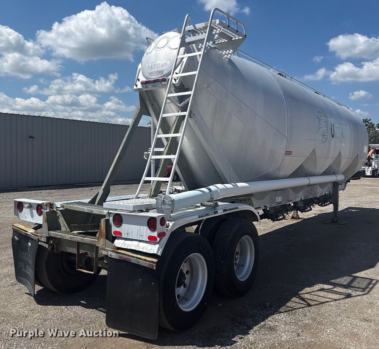 image for item EG6163 1985 Fruehauf pneumatic dry bulk trailer