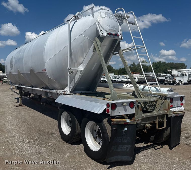 image for item EG6163 1985 Fruehauf pneumatic dry bulk trailer