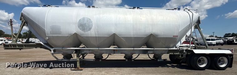 image for item EG6163 1985 Fruehauf pneumatic dry bulk trailer