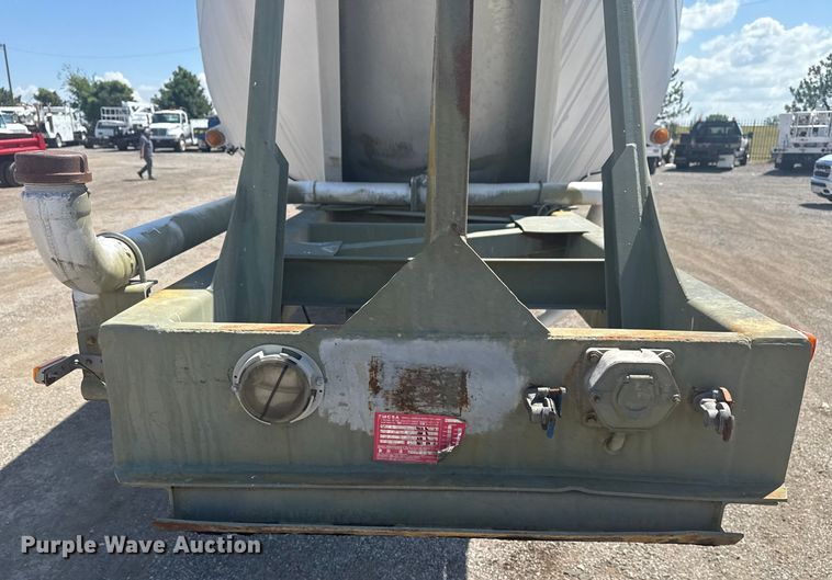 image for item EG6163 1985 Fruehauf pneumatic dry bulk trailer