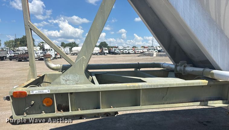 image for item EG6163 1985 Fruehauf pneumatic dry bulk trailer