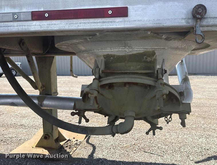 image for item EG6163 1985 Fruehauf pneumatic dry bulk trailer