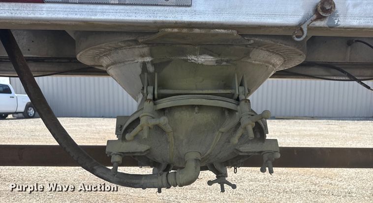 image for item EG6163 1985 Fruehauf pneumatic dry bulk trailer