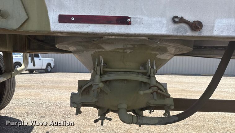 image for item EG6163 1985 Fruehauf pneumatic dry bulk trailer