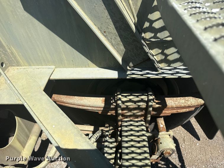 image for item EG6163 1985 Fruehauf pneumatic dry bulk trailer