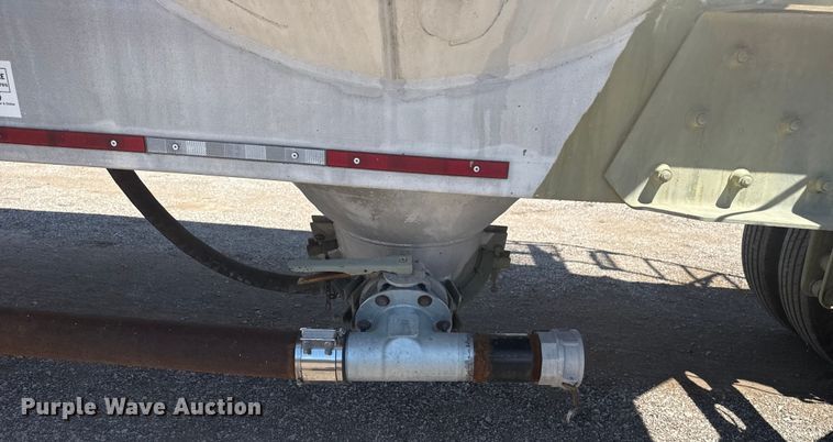 image for item EG6163 1985 Fruehauf pneumatic dry bulk trailer