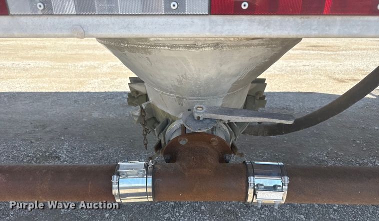 image for item EG6163 1985 Fruehauf pneumatic dry bulk trailer