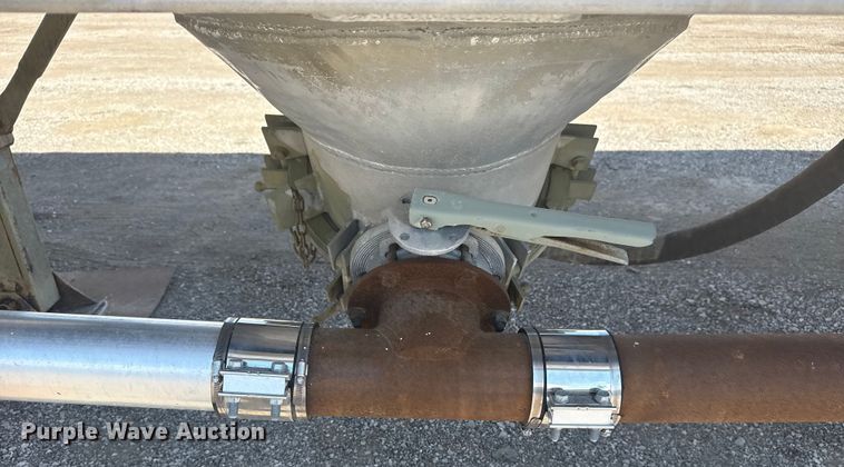 image for item EG6163 1985 Fruehauf pneumatic dry bulk trailer