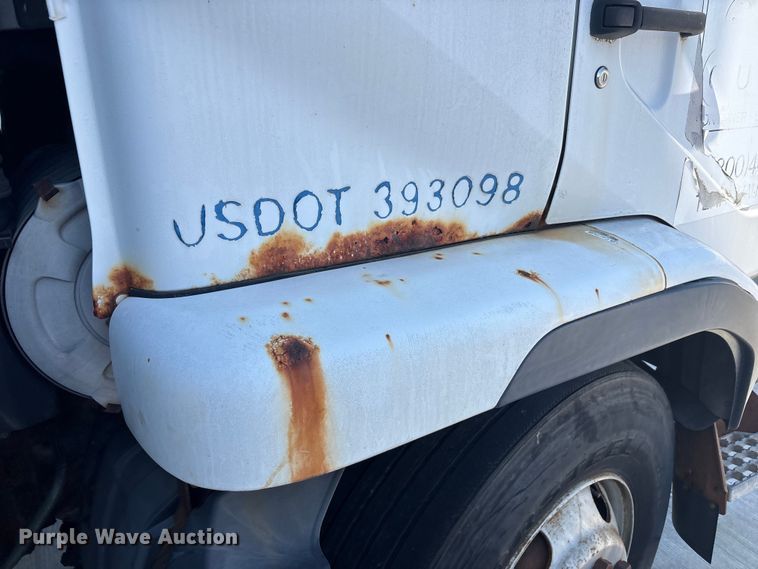 image for item EM6050 2006 Nissan UD2600 box truck