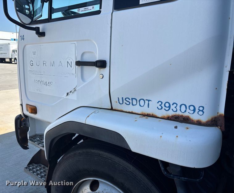 image for item EM6050 2006 Nissan UD2600 box truck