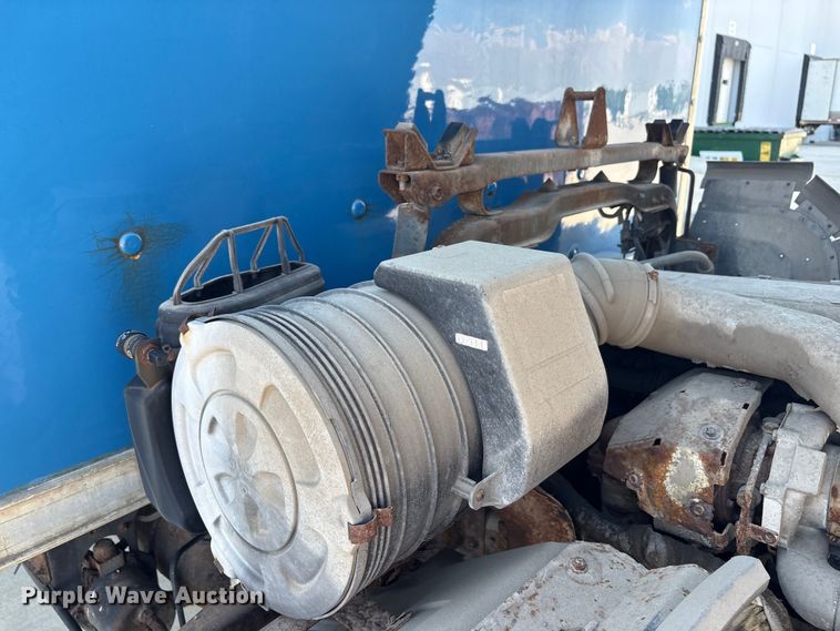 image for item EM6050 2006 Nissan UD2600 box truck