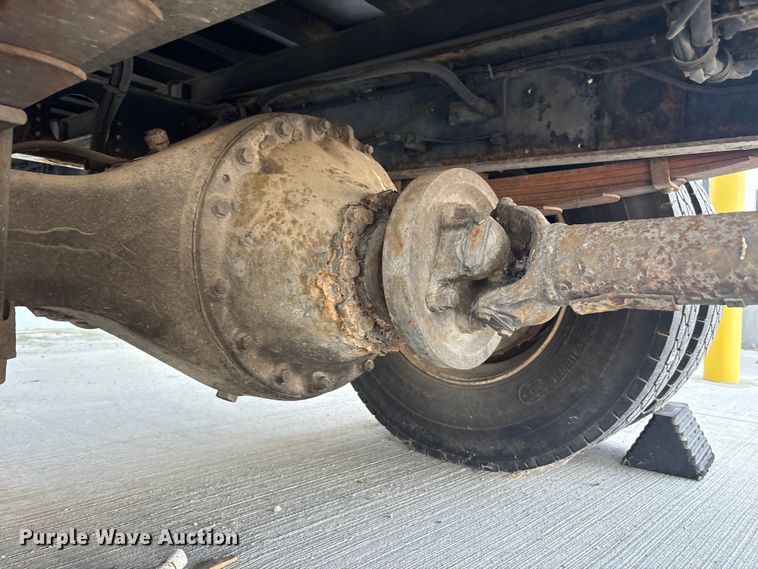 image for item EM6050 2006 Nissan UD2600 box truck