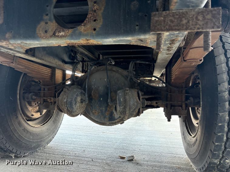 image for item EM6050 2006 Nissan UD2600 box truck