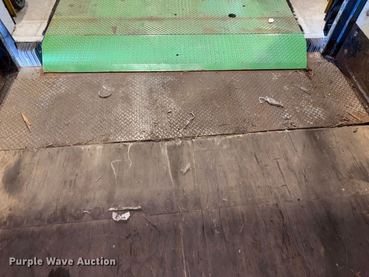 image for item EM6050 2006 Nissan UD2600 box truck