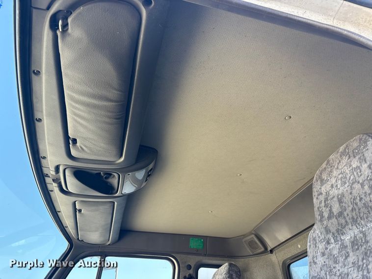 image for item EM6050 2006 Nissan UD2600 box truck