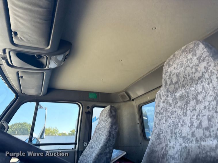 image for item EM6050 2006 Nissan UD2600 box truck