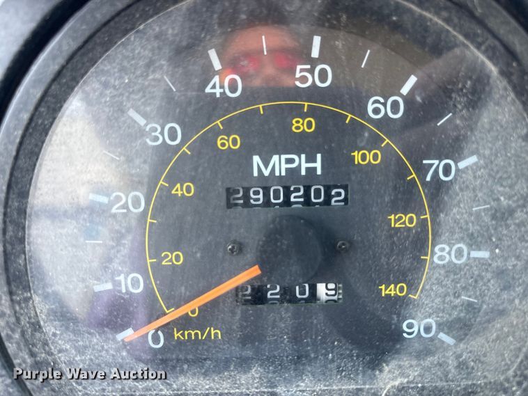 image for item EM6050 2006 Nissan UD2600 box truck