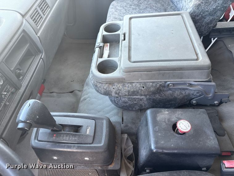 image for item EM6050 2006 Nissan UD2600 box truck