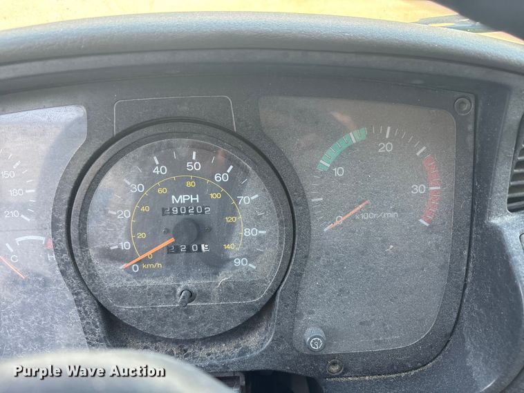 image for item EM6050 2006 Nissan UD2600 box truck