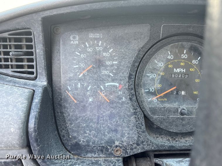 image for item EM6050 2006 Nissan UD2600 box truck