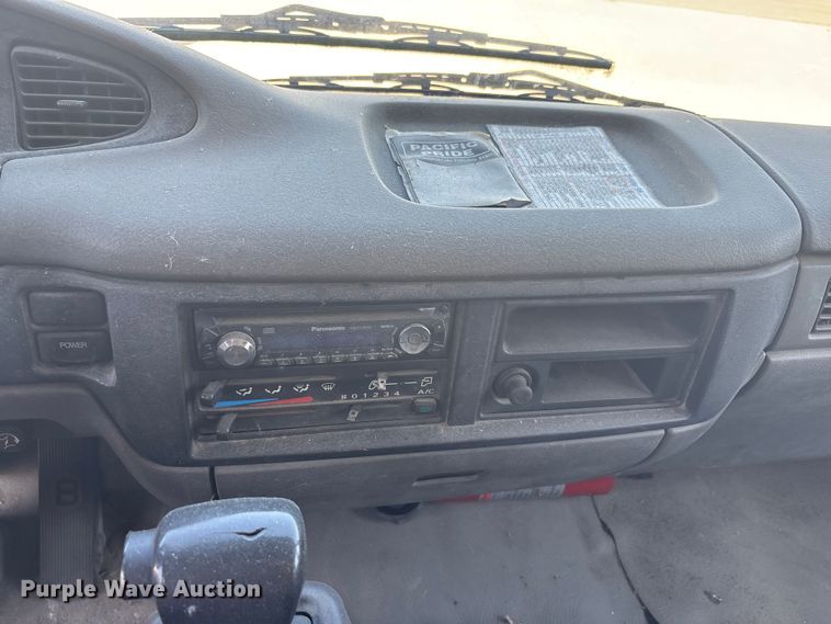 image for item EM6050 2006 Nissan UD2600 box truck