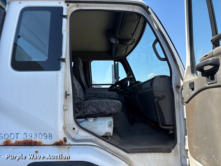 image for item EM6050 2006 Nissan UD2600 box truck