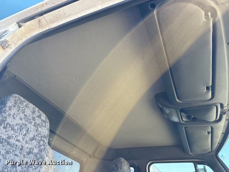 image for item EM6050 2006 Nissan UD2600 box truck