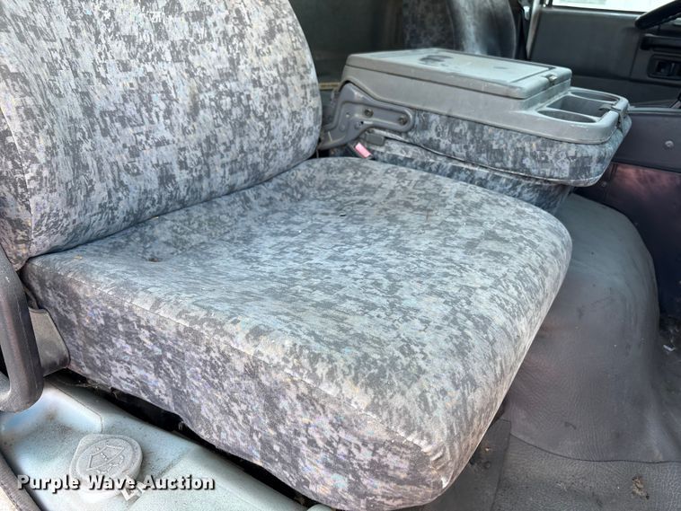 image for item EM6050 2006 Nissan UD2600 box truck