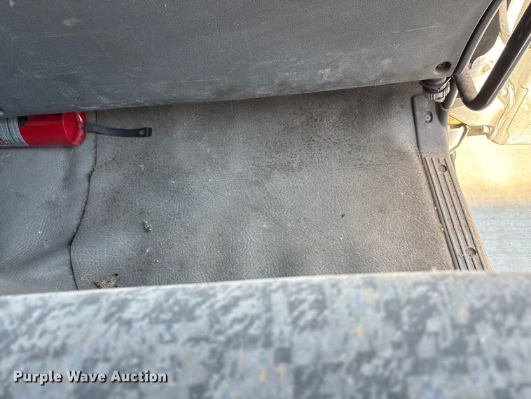 image for item EM6050 2006 Nissan UD2600 box truck