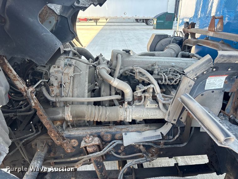 image for item EM6050 2006 Nissan UD2600 box truck