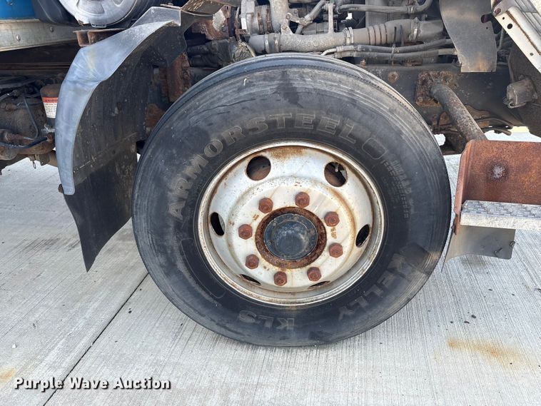 image for item EM6050 2006 Nissan UD2600 box truck