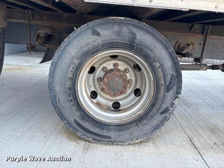 image for item EM6050 2006 Nissan UD2600 box truck