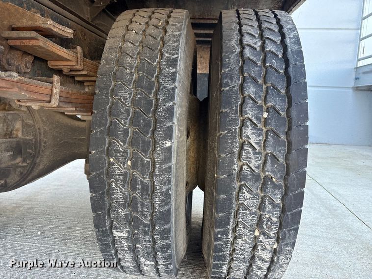 image for item EM6050 2006 Nissan UD2600 box truck