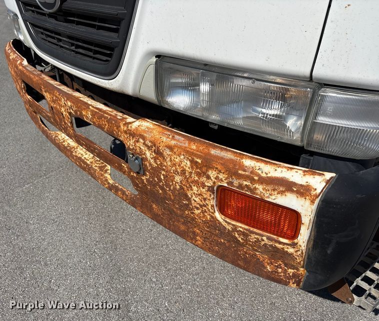 image for item EM6051 2007 Nissan  UD2600 box truck