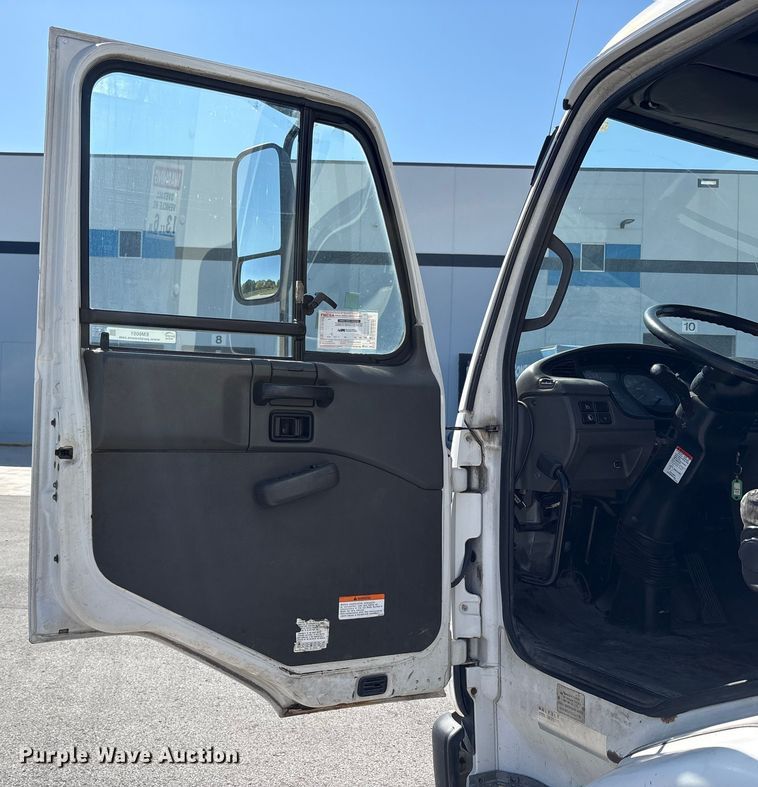 image for item EM6051 2007 Nissan  UD2600 box truck